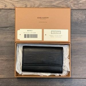 ❌SOLD❌ Louis Vuitton 6 Key Holder Case in Black Epi Leather & Gold-Tone Hardware